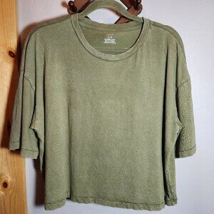 Aerie Women's Distressed Cropped Short Sleeve Tee Shirt Green Large